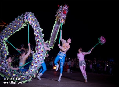 虹貫龍舞—銅梁競技龍